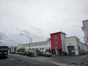 OS-Sutthausen: Gewerbeimmobilie mit Hallen- und Büroflächen