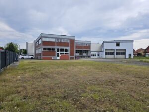 OS-Hafen: Gewerbeimmobilie mit Lager-, Büro- und Ausstellungsflächen, zur Miete und zum Kauf