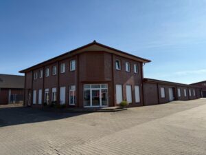 Wallenhorst: Gewerbeimmoblie mit ca. 700 m² Hallenflächen (Anmietung flexibel) sowie Ausstellungs- und Büroflächen