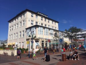 Eines der bekanntesten Häuser auf der Insel: Wohn-/Geschäftshaus