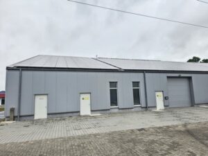 Kalthalle mit kleiner Freifläche