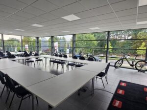 Topgepflegte Büroflächen mit einem ca. 100 m² großen Office-/Showroombereich