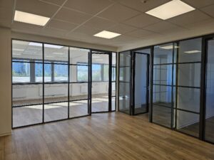 Stylische Büroflächen an der Pagenstecherstraße, dazu anmietbar: Hallenflächen